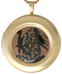 L1069 Kissing Couple Round Locket
