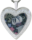 L5194 White Lily Locket